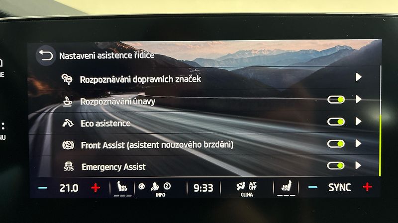 Škoda Octavia 2.0 TDI DSG Style Combi - fotka 24 z 26