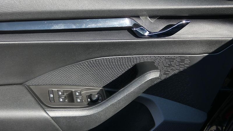 Škoda Octavia Combi 2,0 TDI Ambition - fotka 9 z 22