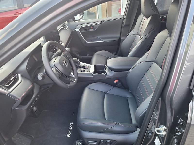 Toyota RAV4 (2025) PHEV - Executive JBL - fotka 7 z 16