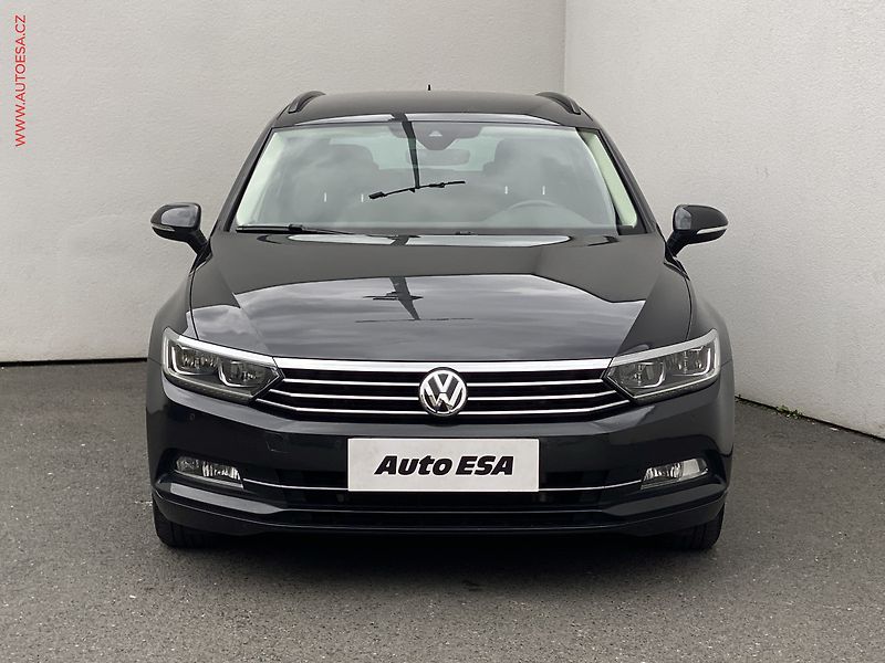 Volkswagen Passat (2018) 2.0TDi, DSG, navi, kamera - fotka 2 z 18