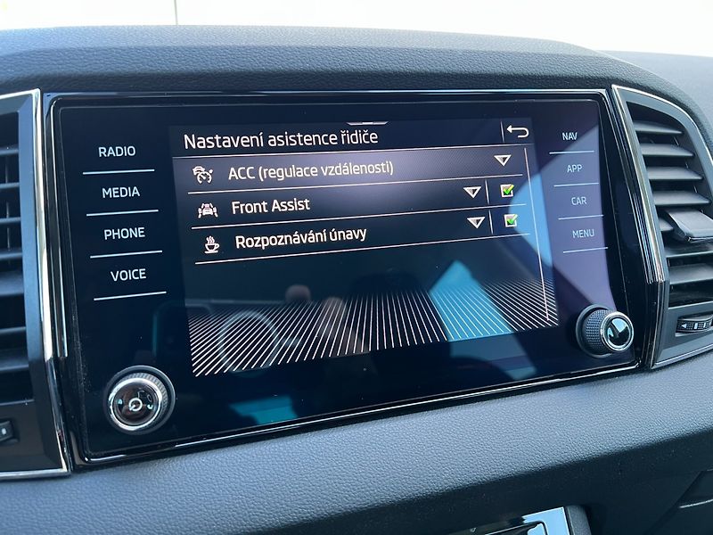 Škoda Karoq (2022) 2.0TDi Style+! Tažné! ČR+1.maj - fotka 34 z 40
