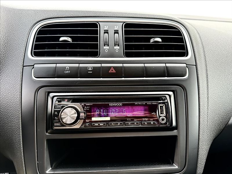 Volkswagen Polo 1,6 TDi Klimatizace serviska - fotka 17 z 35