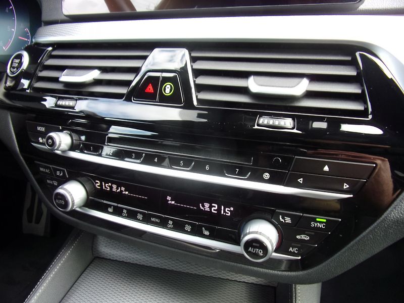 BMW Řada 5 (2019) 530D NAVI ALU NAVI M-PACKET - fotka 25 z 48