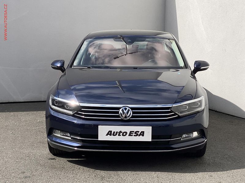 Volkswagen Passat (2015) 1.4 TSi, Highline, LED, navi - fotka 2 z 17