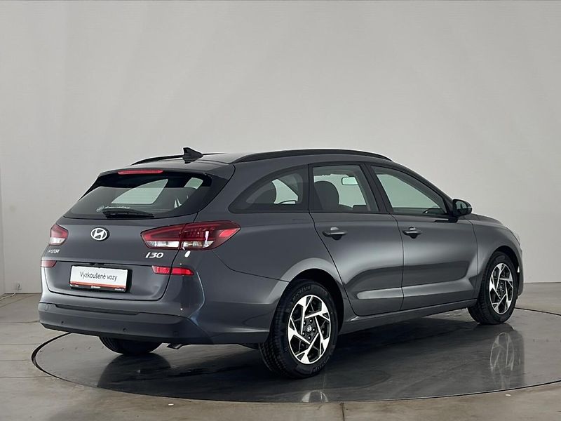 Hyundai i30 Smart DCT - fotka 2 z 27