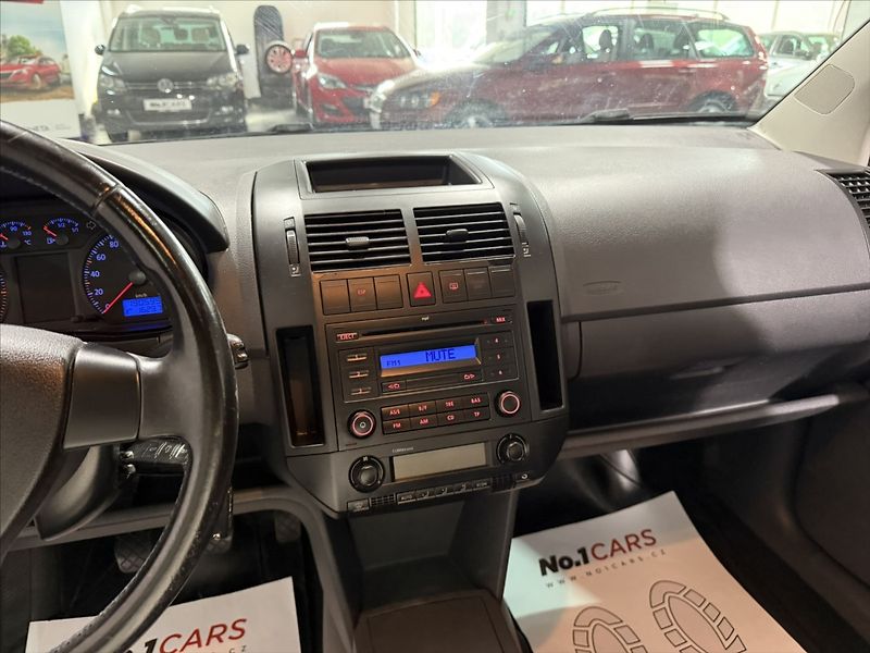 Volkswagen Polo 1,2   i TOUR ČIDLA ŠÍBR ALU ST - fotka 9 z 19