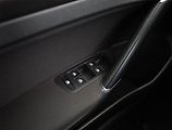Volkswagen Golf (2016) Highline 1.6 TDI, Xenony - náhled 16