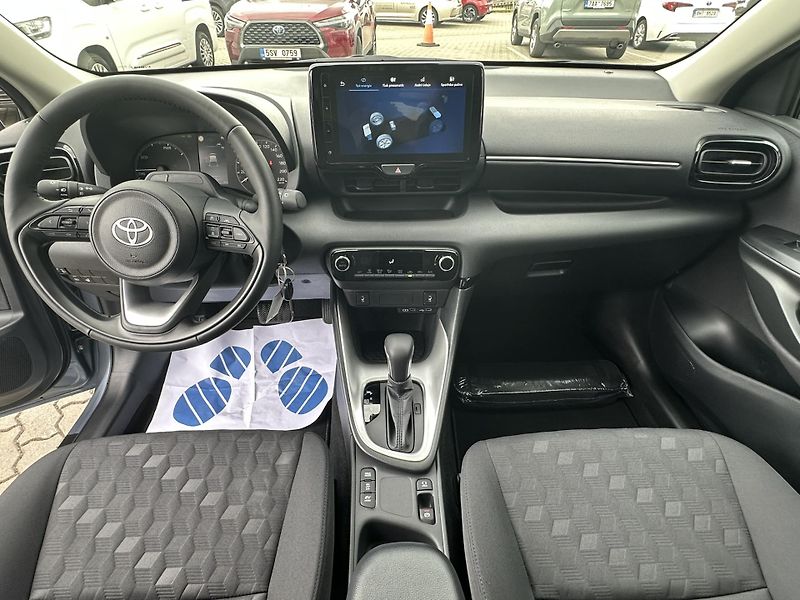 Toyota Yaris (2026) 1.5 HEV Comfort Business - fotka 8 z 24