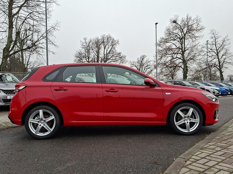 Hyundai i30 1,0 TGDI 120k M6 - fotka 6 z 19