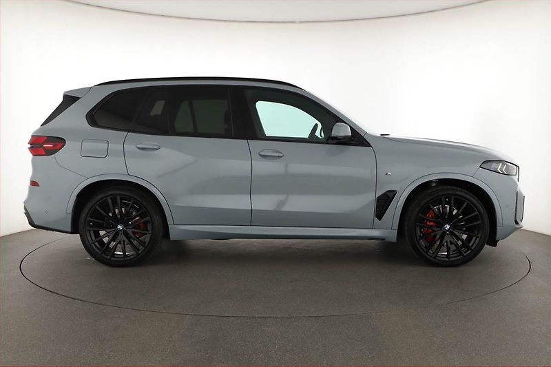BMW X5 (2025) xDrive40i, M PAKET, DPH - fotka 6 z 27