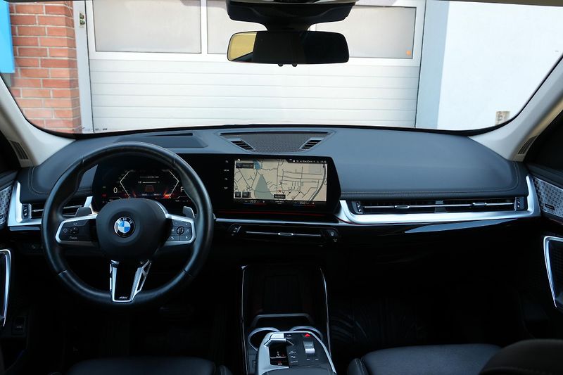 BMW X1 23i xDrive, Tažné, 360° kamera - fotka 16 z 40