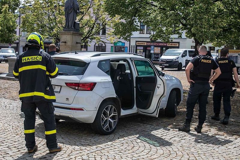 Záchranné složky policie a hasičů na frýdeckém náměstí, 17. června 2024, Frýdek-Místek.