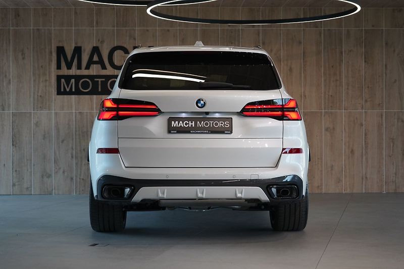 BMW X5 40d xDrive, Vzduch, Tažné, HUD - fotka 11 z 47