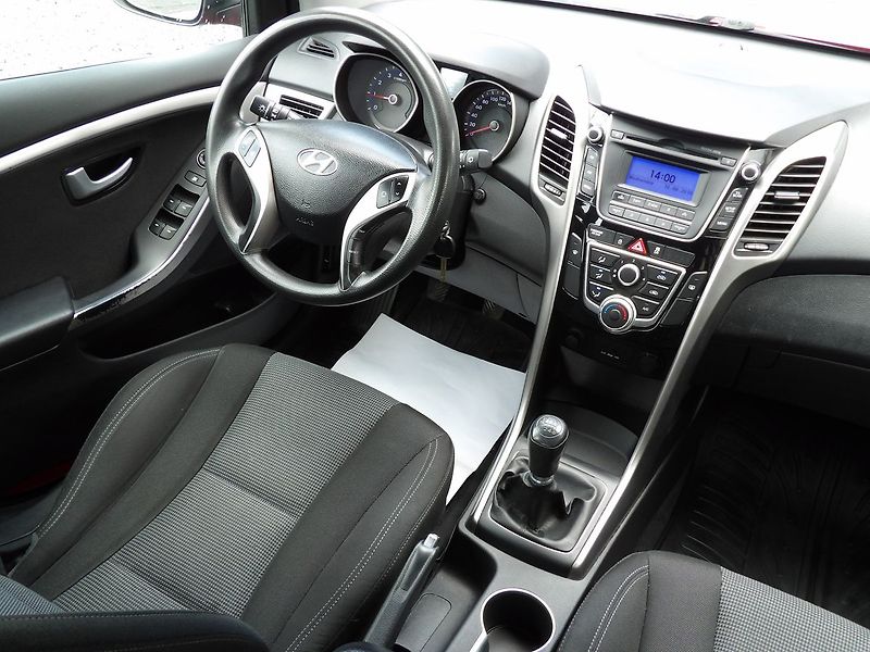 Hyundai i30 1.4i CVVT Trikolor ČR - fotka 16 z 28