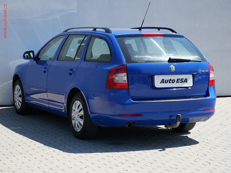 Škoda Octavia (2010) 1.6TDi, ČR, Ambiente, TZ - fotka 6 z 19