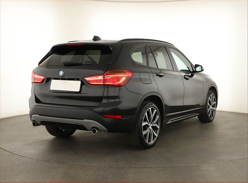 BMW X1 (2018) sDrive20i, Automat, Serv.kniha - fotka 5 z 17