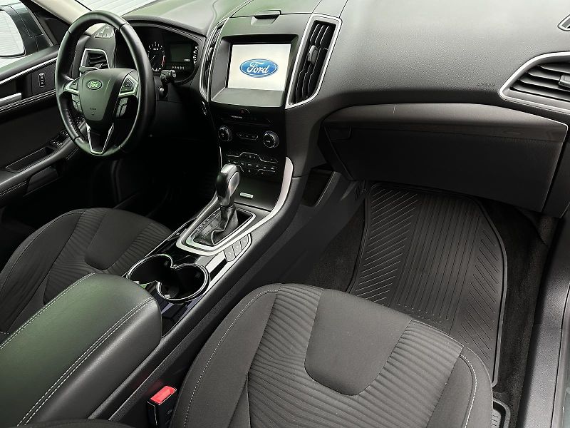 Ford S-MAX 2.0TDCi 150PS AUTOMAT NAVI VÝH - fotka 40 z 46