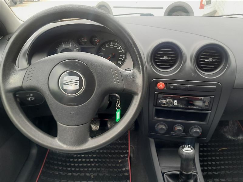 Seat Ibiza 1,4i16V - fotka 34 z 40