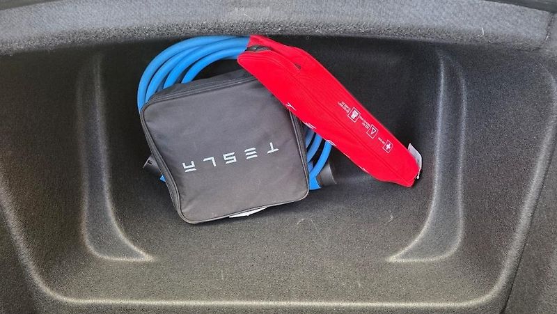 Tesla Model Y (2023) LR AWD Berlin Záruka SoH 92,9% - fotka 11 z 39