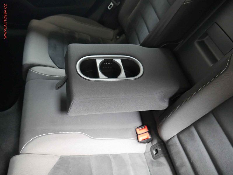 Volkswagen Golf (2014) 1.4 TSI, ČR, AC, výhřev sed. - fotka 24 z 25