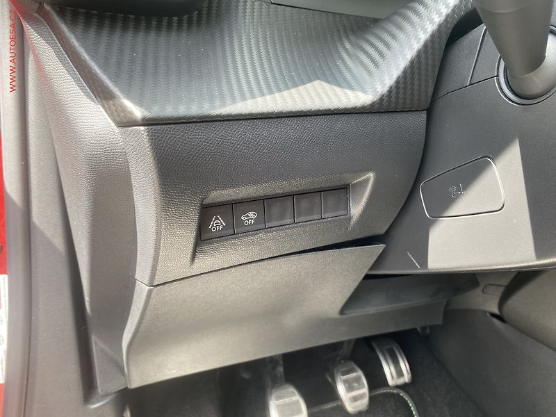Peugeot 2008 (2021) 1.2 PT, GT, navi, kamera - fotka 13 z 18