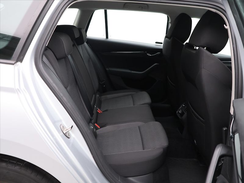 Škoda Octavia 2,0 TDI Ambition CZ DPH 1.Maj. - fotka 12 z 26
