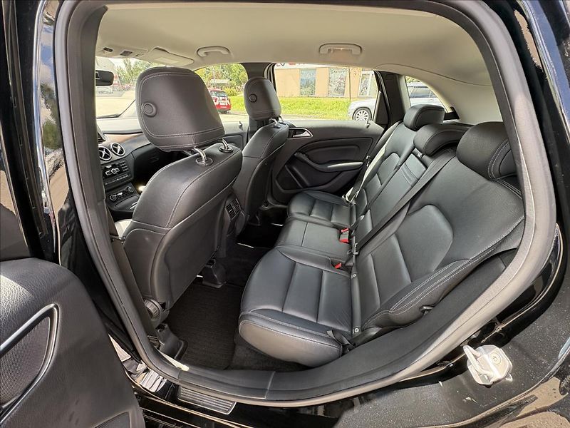 Mercedes-Benz Třídy B 1,6 200i 115kW,Bi-Xen,Kůže,Nav - fotka 28 z 36