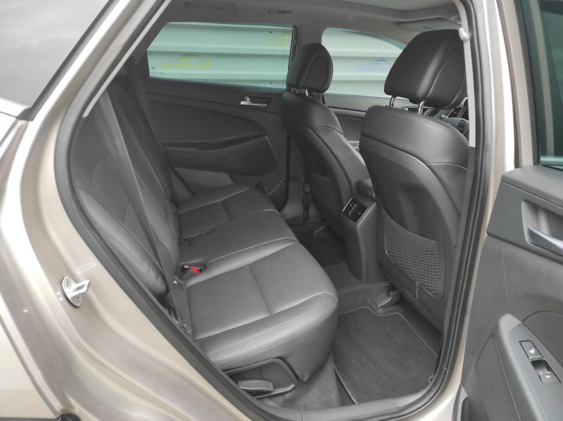 Hyundai Tucson 2.0 CRDI 136KW Style 4x4 - fotka 21 z 45