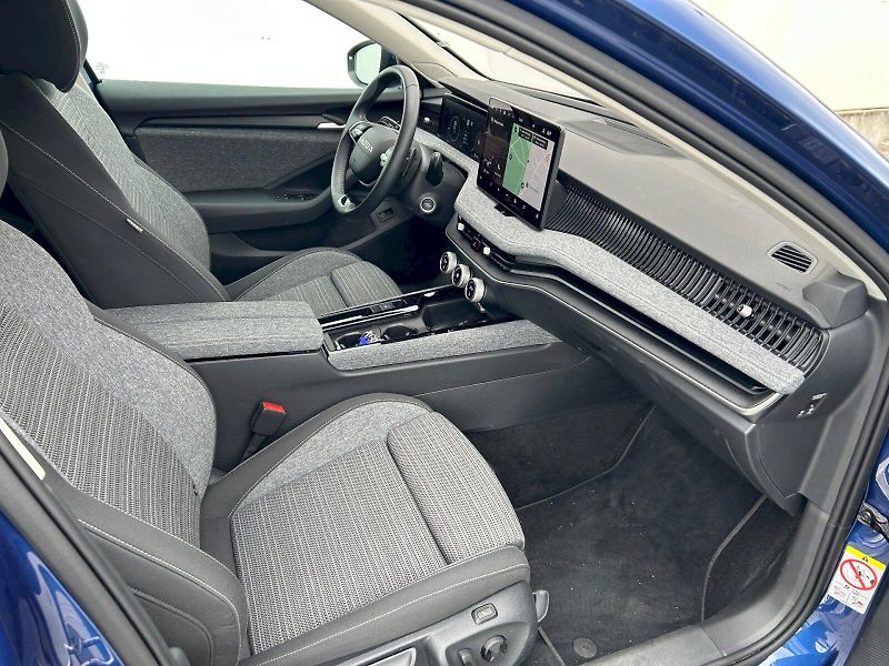 Škoda Superb (2025) COMBI SELEC TD 110/2.0 A7F - fotka 11 z 32