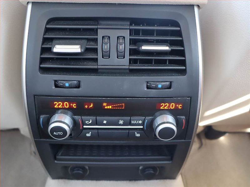BMW Řada 5 (2010) 530d GT, Automat, Kůže, Navi - fotka 19 z 26