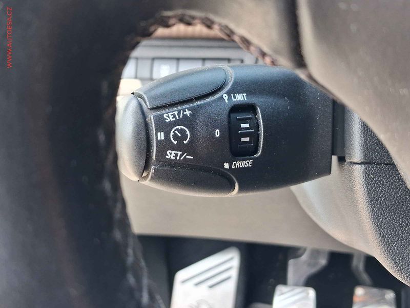 Peugeot 2008 (2015) 1.6 VTi, ČR, Allure - fotka 13 z 21