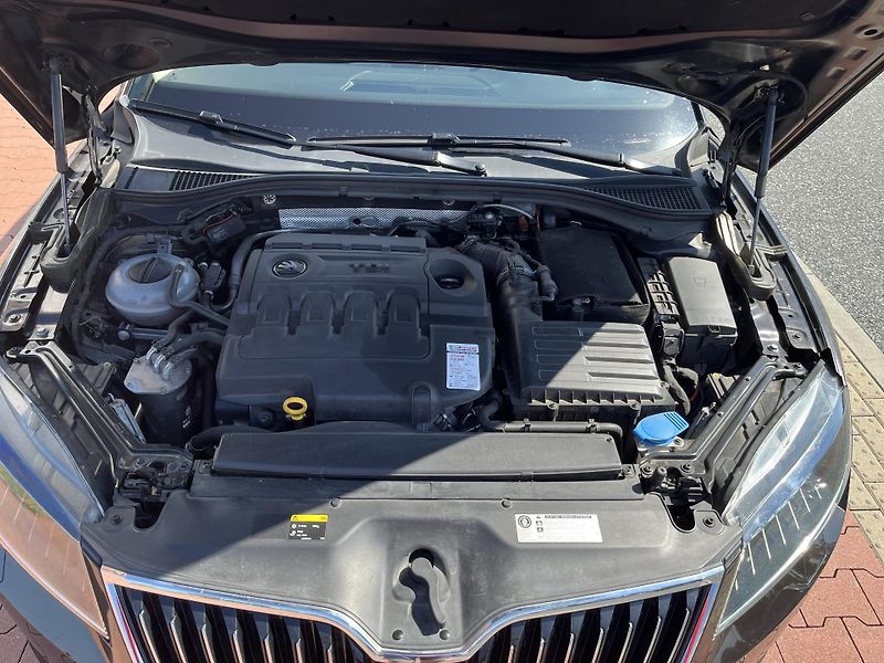 Škoda Superb 2.0 TDi DSG Style Plus - fotka 34 z 38