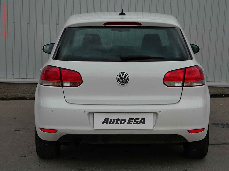 Volkswagen Golf (2011) 1.6 TDi, DSG, navi, park - fotka 5 z 20