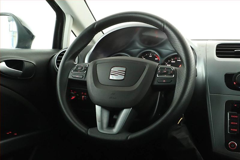 Seat Leon (2011) 1.6 TDI, po STK, zamluveno - fotka 13 z 14