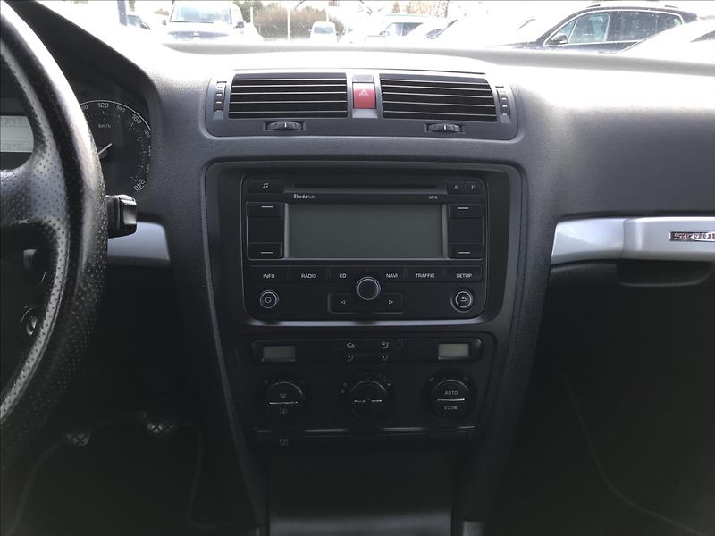 Škoda Octavia 2,0   Scout 4x4 - fotka 13 z 14