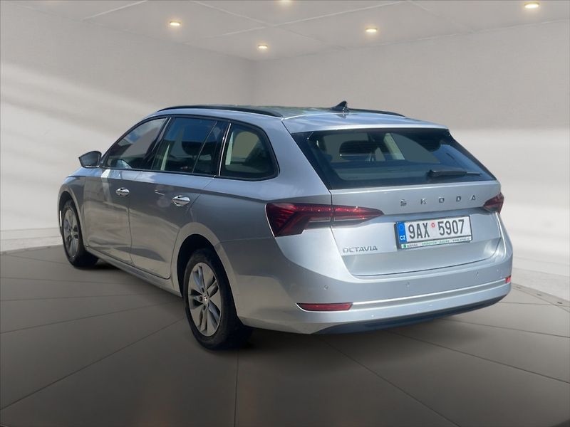 Škoda Octavia 2,0 TDI 110 Ambitition DSG - fotka 4 z 11