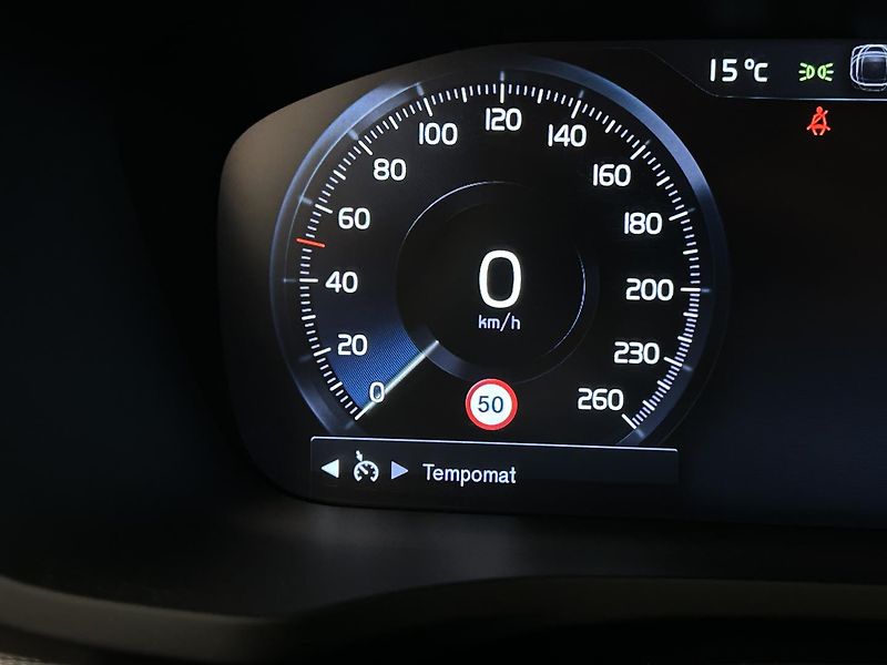 Volvo V60 2.0 T5 INSCRIPTION - fotka 18 z 25