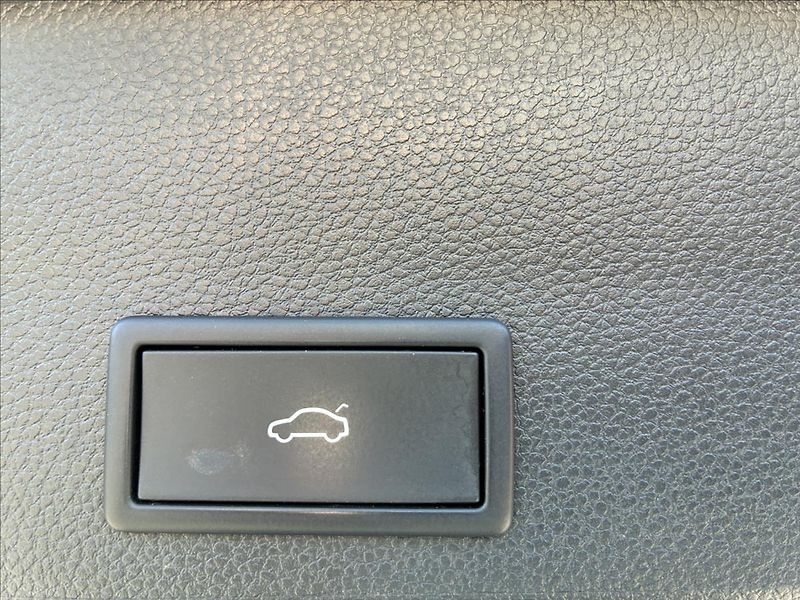 Seat Ateca 2,0 TDI TAŽNÉ,KAMERA,KŮŽE - fotka 14 z 35