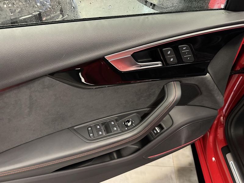 Audi RS 4 (2023) 2,9TFSi Avant quattro MATRIX - fotka 17 z 38
