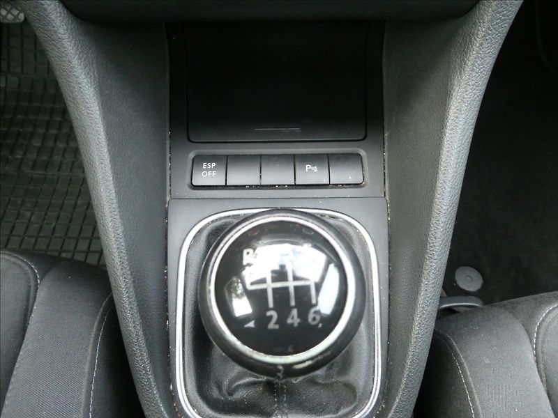 Volkswagen Golf 1,4 TSi 90kW 2xkola,po servise - fotka 30 z 47