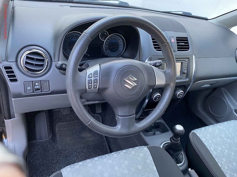 Suzuki SX4 (2013) 1.6 VVT, Style, navi, +kola - fotka 12 z 16