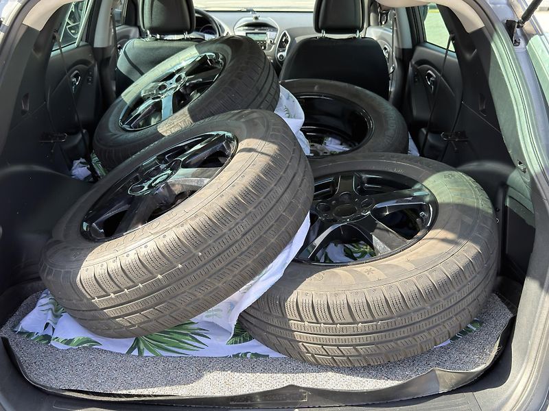 Hyundai ix35 1.7CRDI-85KW,4x KOLA NA ZIMU - fotka 21 z 21