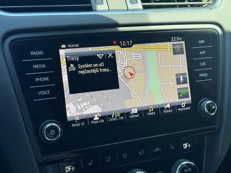 Škoda Octavia (2018) III RS230 2.0TSi MAN Kessy RZV - fotka 32 z 44