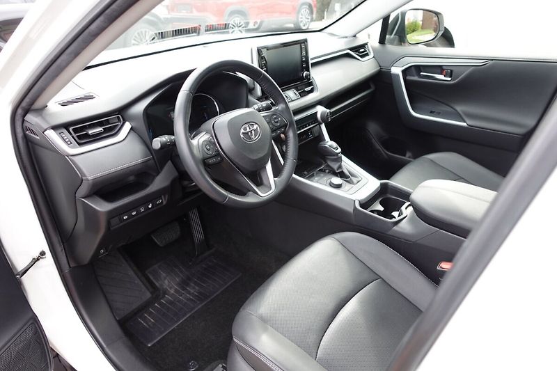 Toyota RAV4 2,5 HEV Executive Skyview  4x4 - fotka 13 z 36