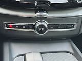 Volvo XC60 PLUS DARK B4 AWD 145kW - náhled 29