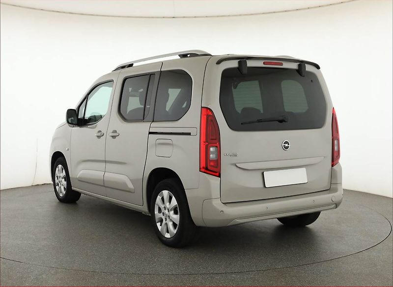 Opel Combo (2020) Enjoy 1.2 Turbo, 5Míst, ČR - fotka 4 z 18