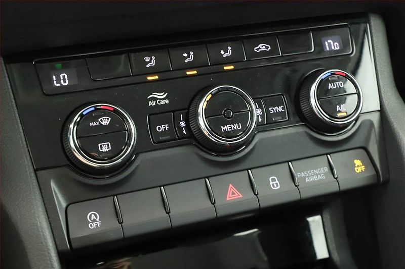 Škoda Karoq (2020) 1.6 TDI, Automat, Navi - fotka 18 z 21