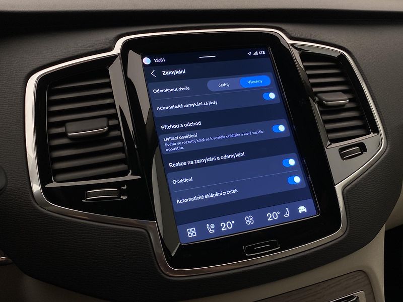 Volvo XC90 B5 AWD CORE AUT CZ - fotka 52 z 58