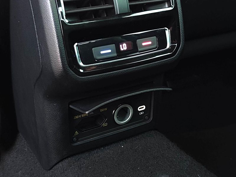 Volkswagen Passat (2021) 1.5tsi 110kw DSG, ČR, 1.maj. - fotka 22 z 24