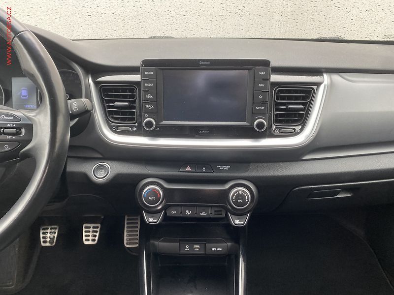 Kia Stonic (2018) 1.0 T-GDi, Platinum, kůže - fotka 12 z 18